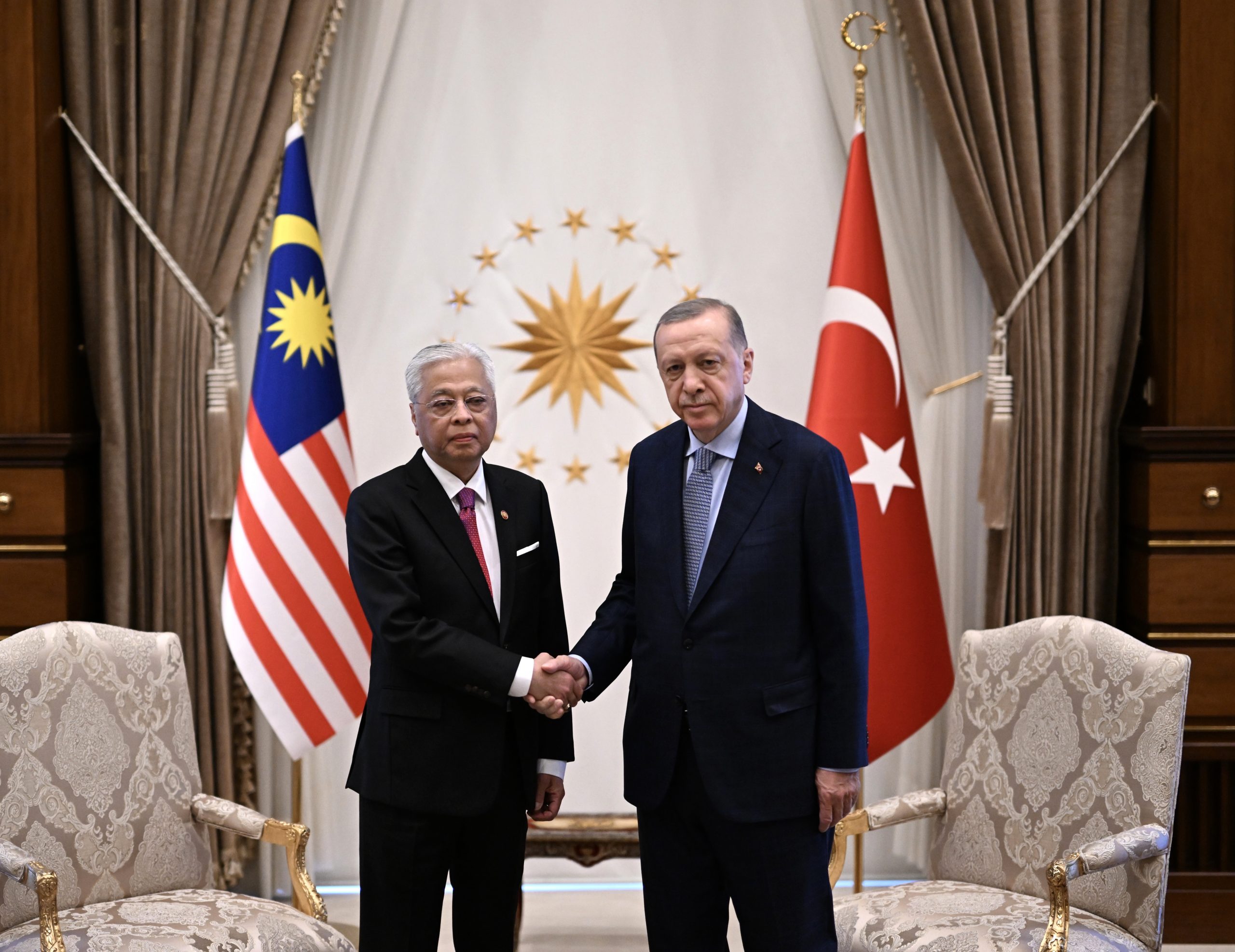 首相到访土耳其总统府