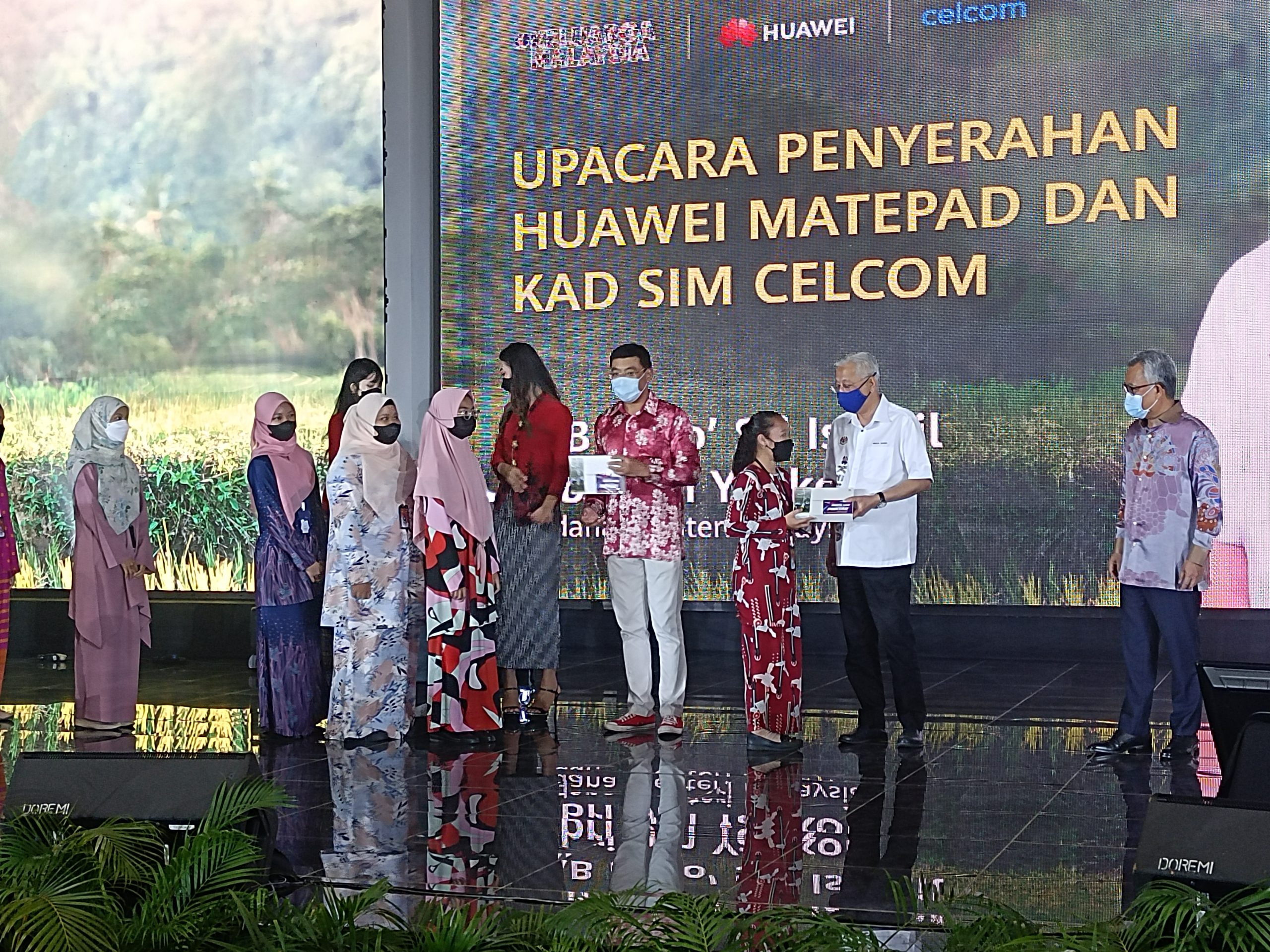 首相：发射卫星加强城乡网络