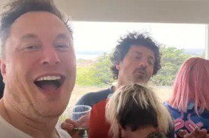 马斯克大动作消毒 发表与布林两小时前开心合照