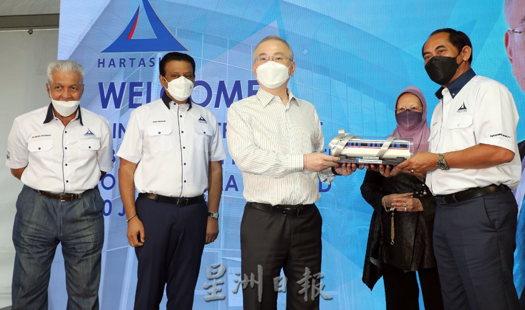 魏家祥:本地装配27台4节车厢轻快铁明7月起交付