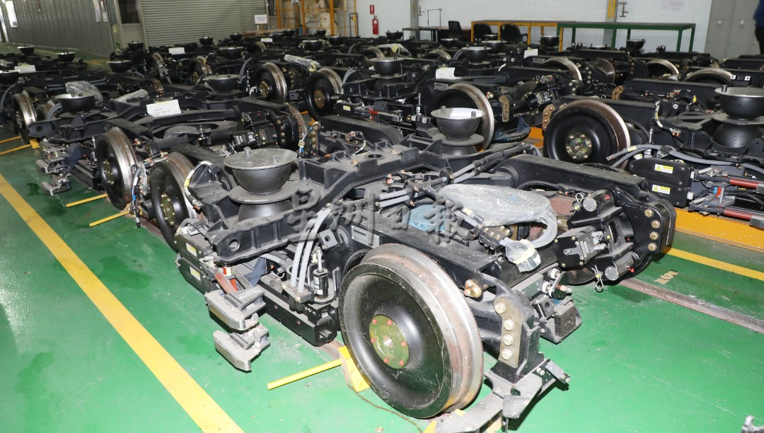 魏家祥:本地装配27台4节车厢轻快铁明7月起交付