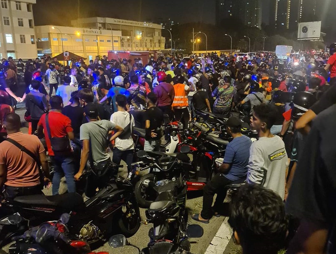 摩托骑士敦林大道疑飙车，酿严重车祸3死3重伤