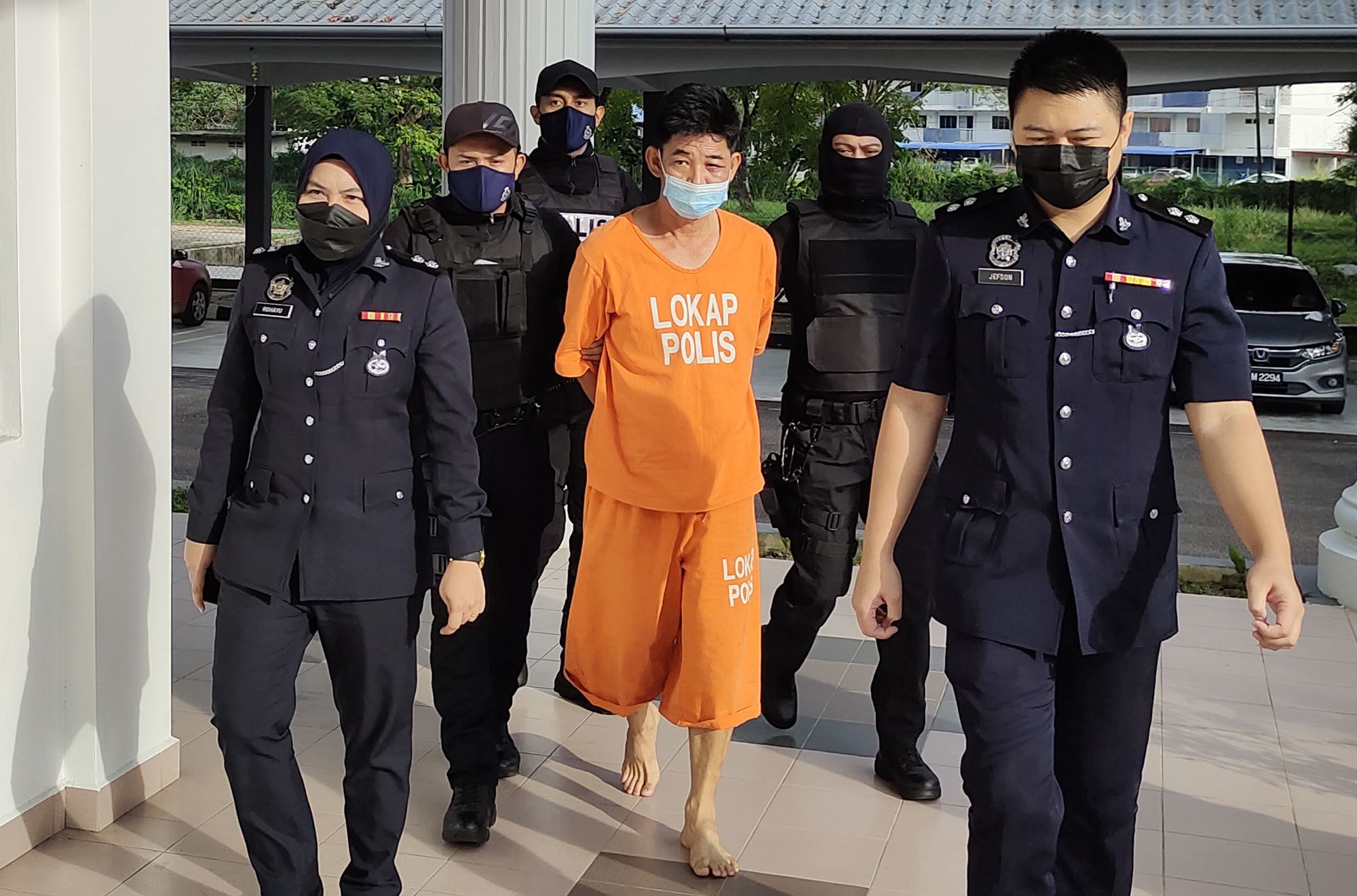 (全国版)涉嫌撞伤警员至头部重创男子被控上庭