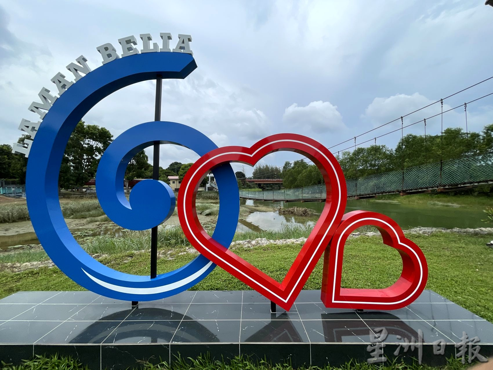 （古城封底主文）《用眼睛去旅游》：吉双河