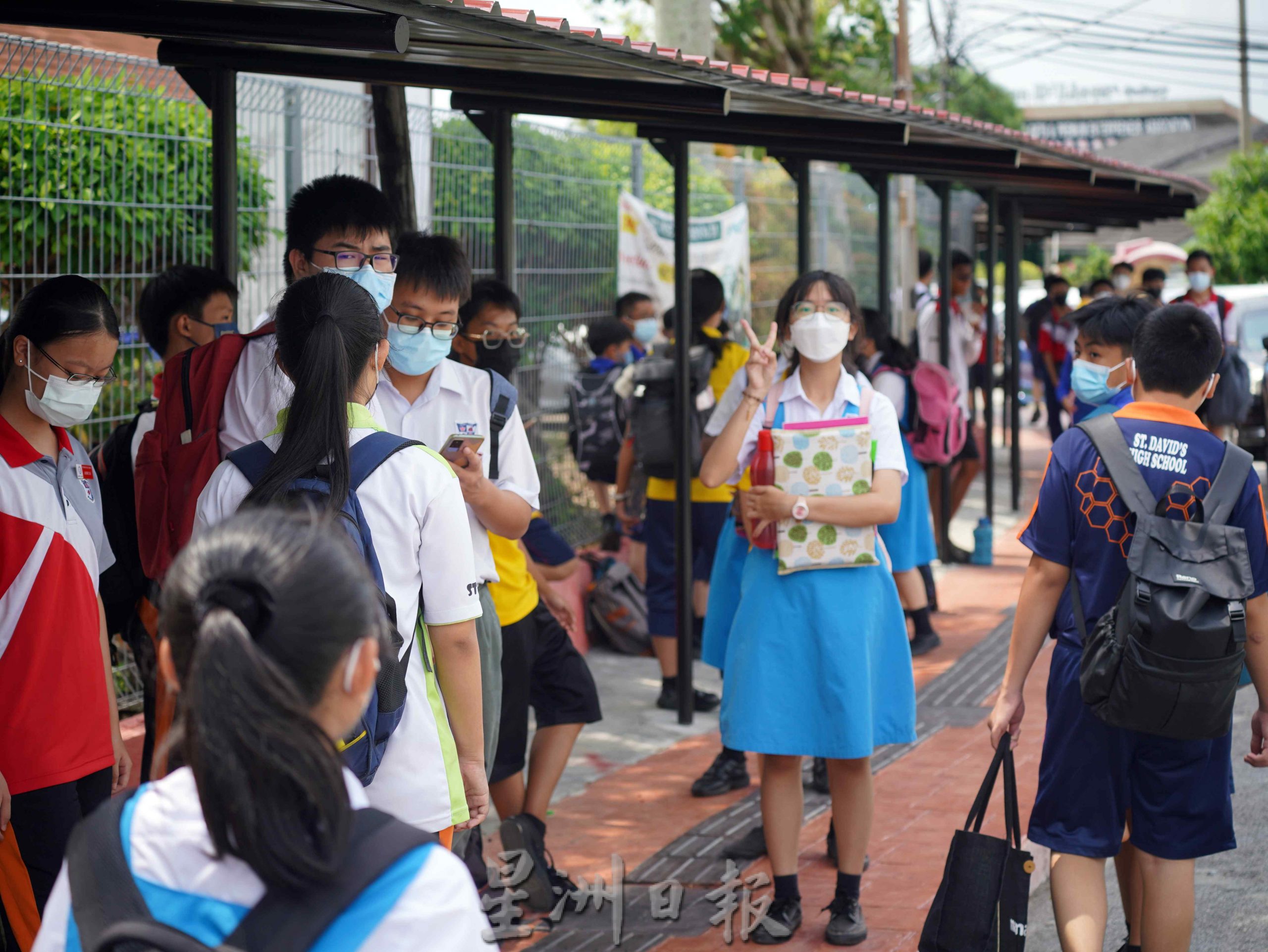 (古城第三版主文)圣大卫中学获得三苏伊斯干达拨款建有盖候车走廊