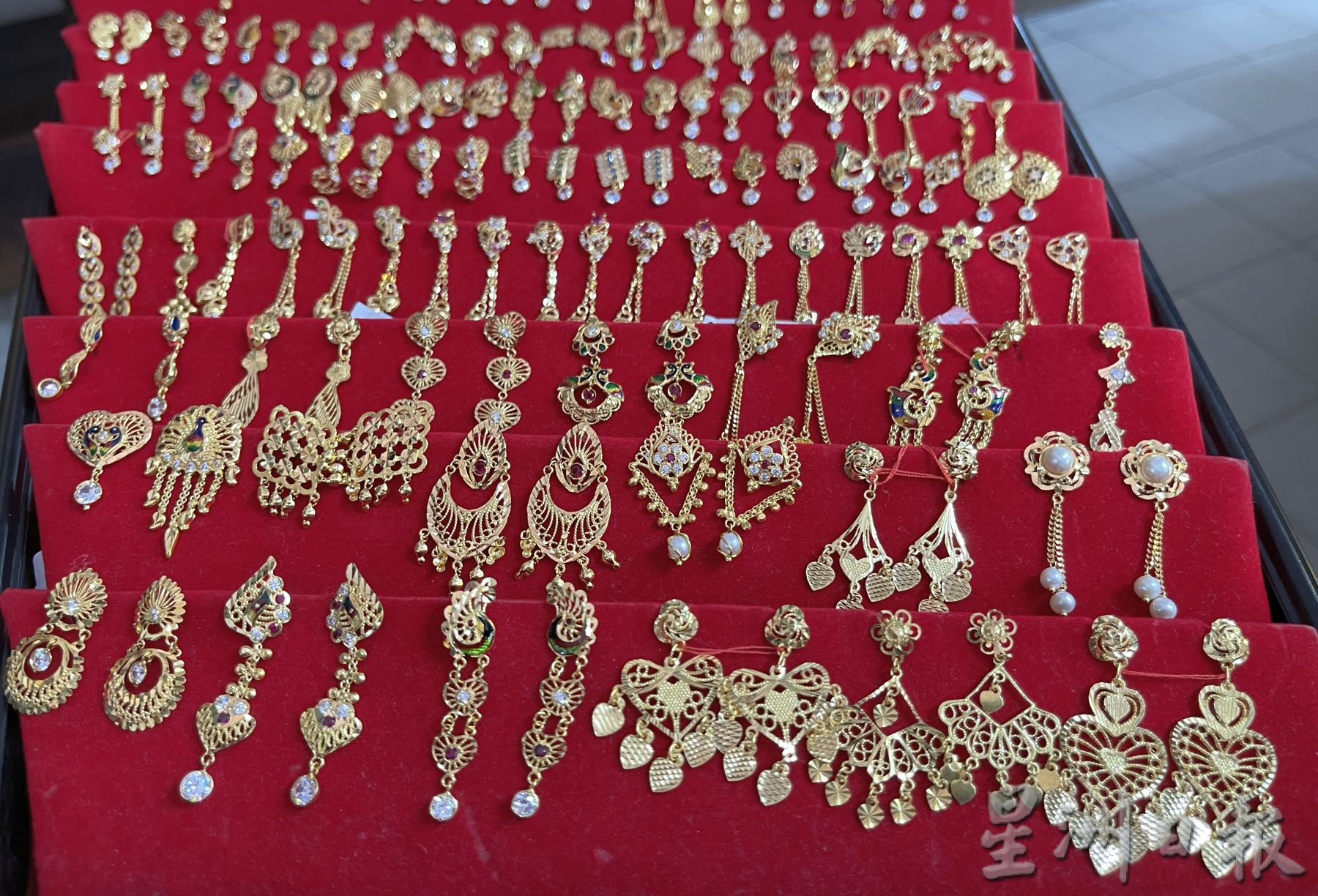 （古城第三版主文）金价下滑未掀购金潮·不缺货 缺顾客