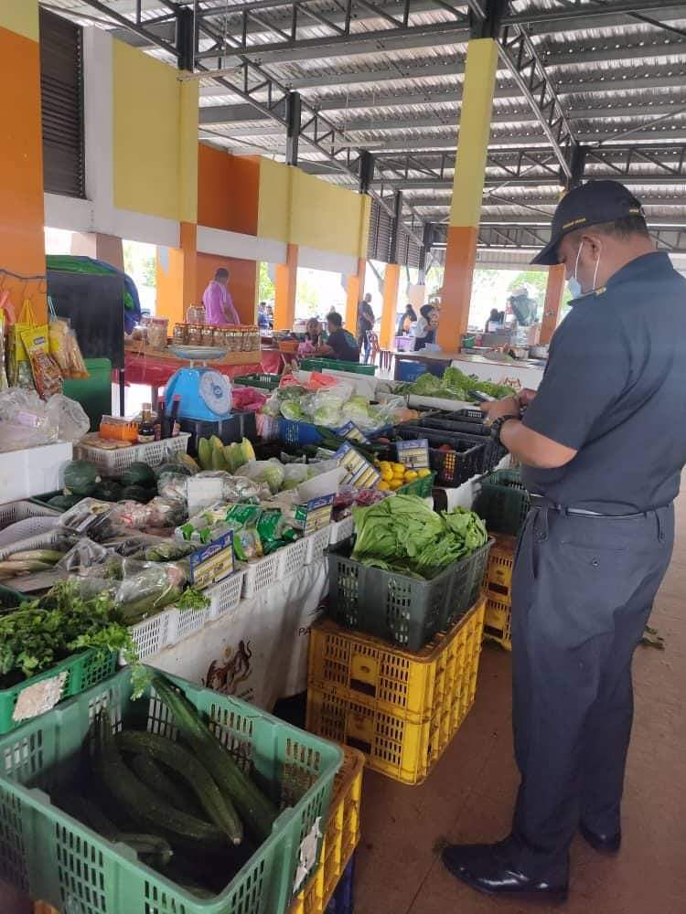 (只供网络)柔:【专访李廷汉】:今年首7月5万次检查物价行动,李廷汉:确保商家没有违例