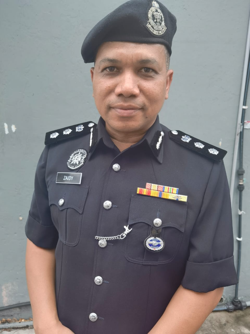 13岁青年威胁10岁男童口角被捕！