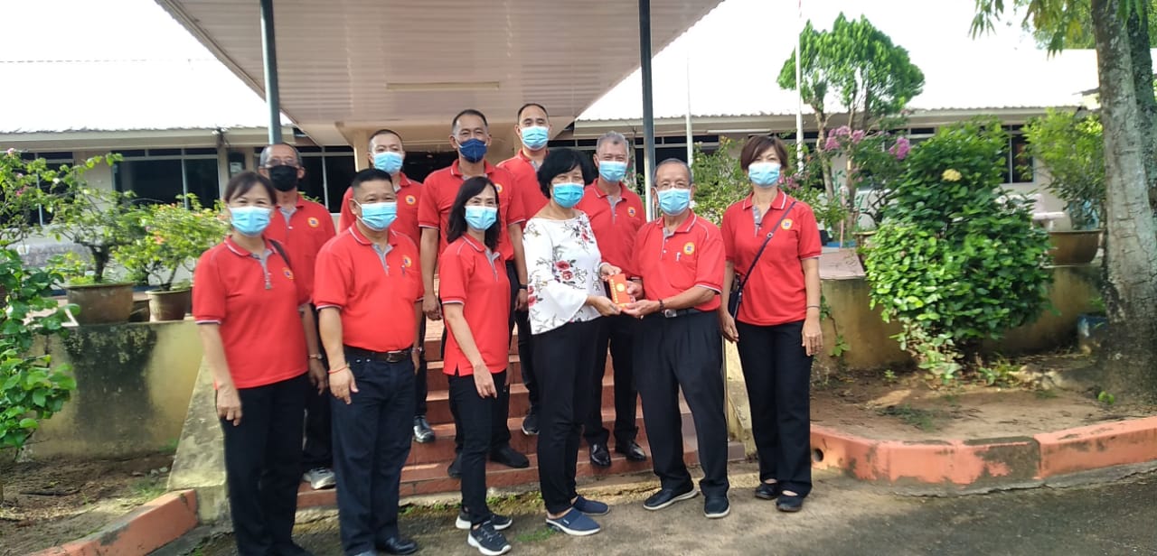 (大北马)玻州德教会紫阳阁福利组、青年团与妇女组配合创阁59周年纪念,拨出总值1万3725令吉的施赠品予175名赤贫家庭。