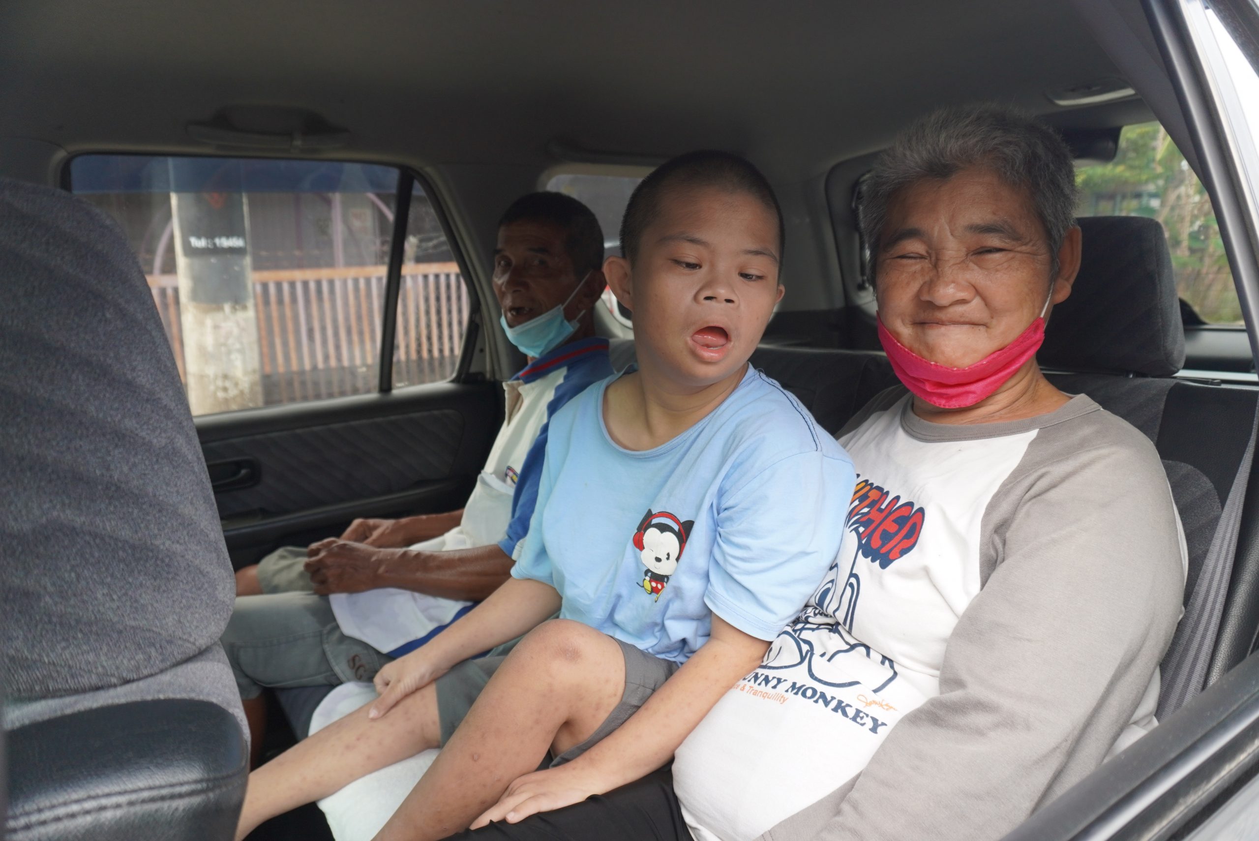 (大北马)玻行动党再助弱势家庭,送天生无肛门弱智女到米都三好福利中心