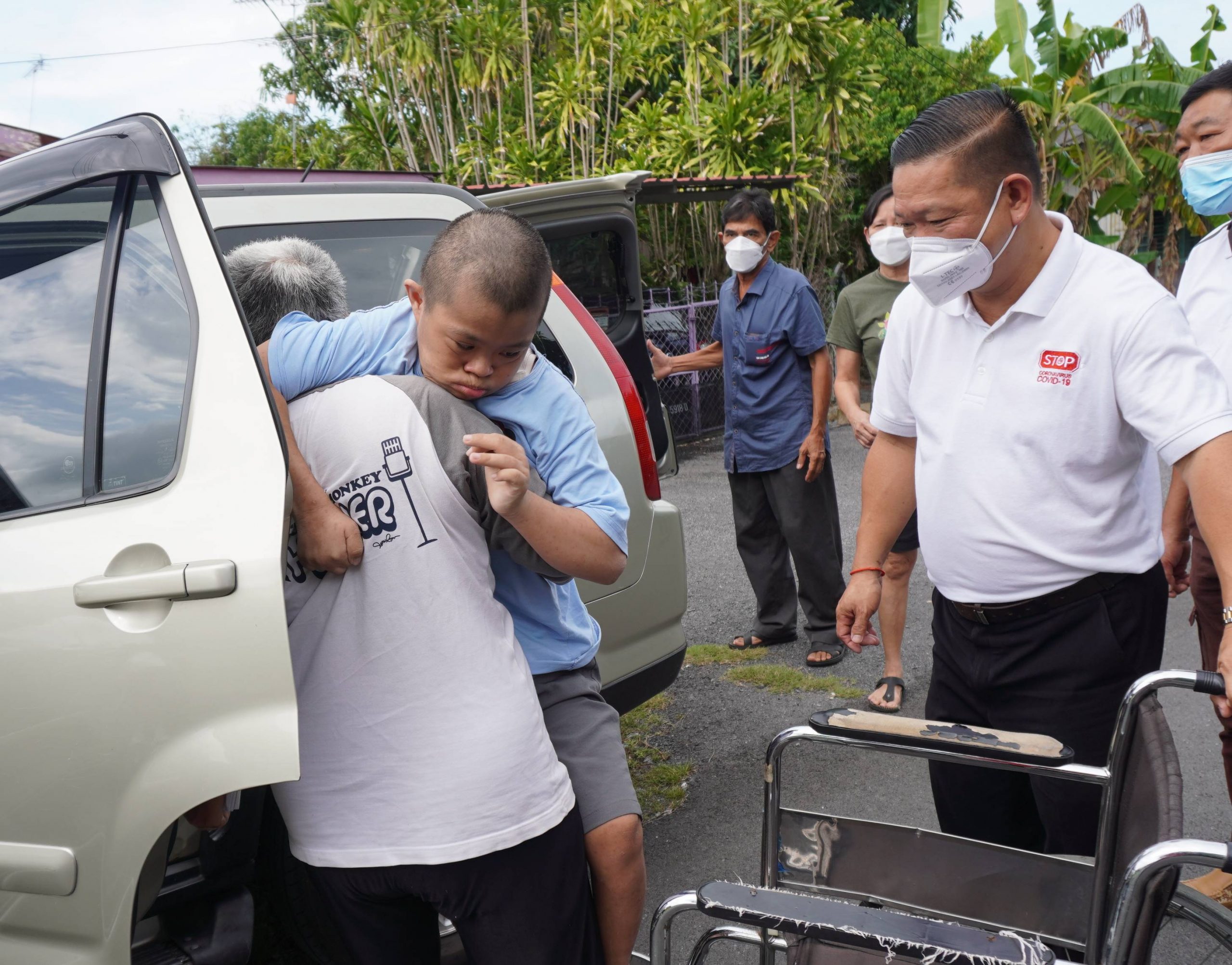 (大北马)玻行动党再助弱势家庭,送天生无肛门弱智女到米都三好福利中心