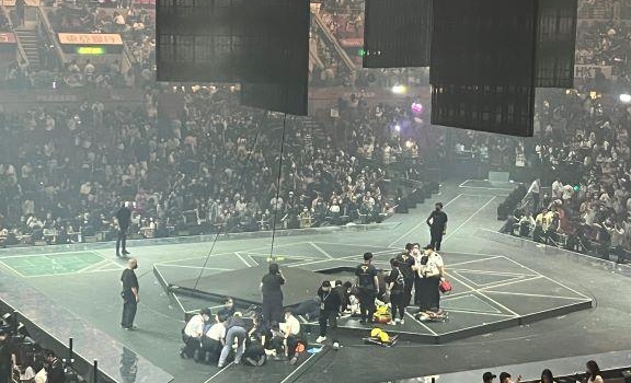 MIRROR演唱会｜舞蹈员通宵做手术 脑出血重创颈椎骨折	