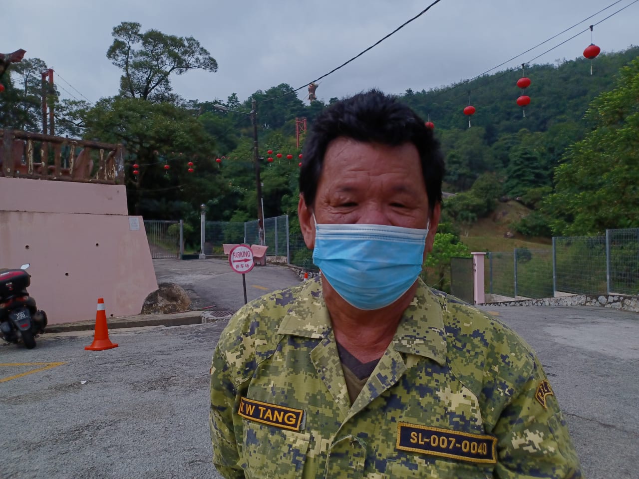 +mz4头//大都会/疫情攀升，不影响民众连假出游的兴致，武来岸景点区迎来大批游客