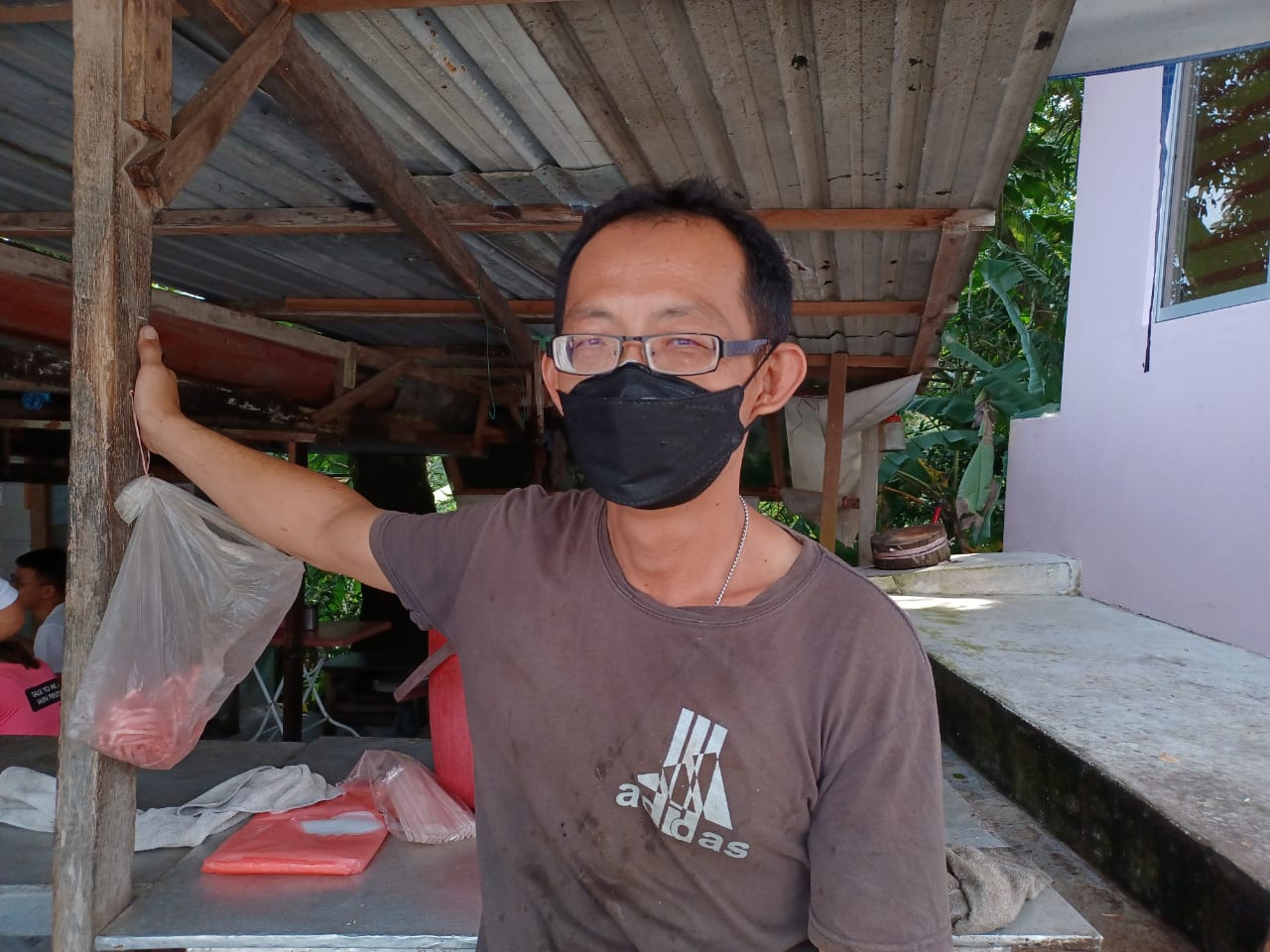 +mz4头//大都会/疫情攀升，不影响民众连假出游的兴致，武来岸景点区迎来大批游客