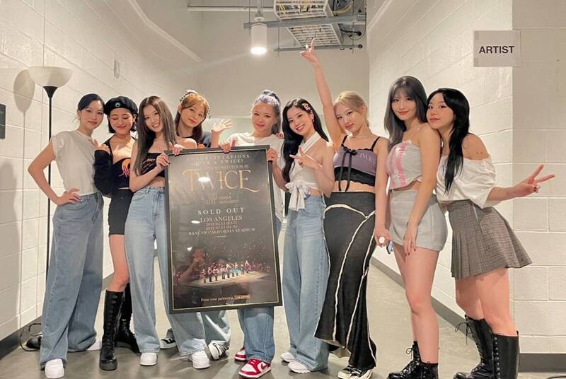 TWICE挺过7年魔咒 官宣全员续约