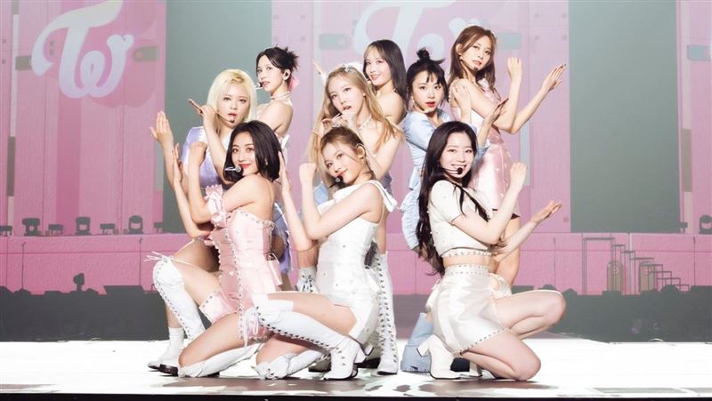 TWICE挺过7年魔咒 官宣全员续约