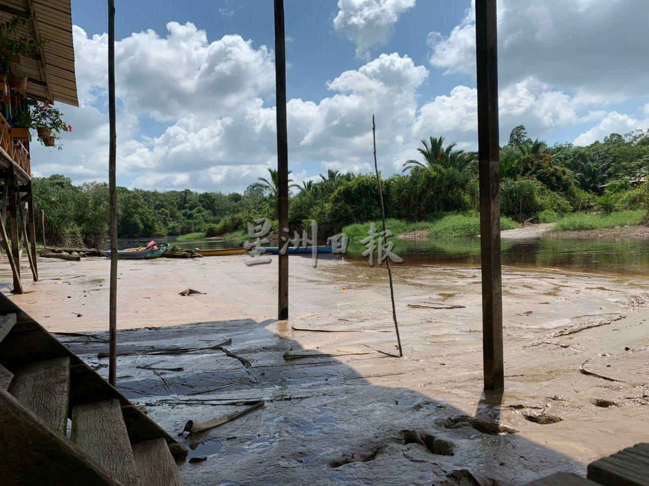 仅执教3年获内陆老师坚毅奖,莫哈末诺菲希占:“一想到学生,再苦都值得”