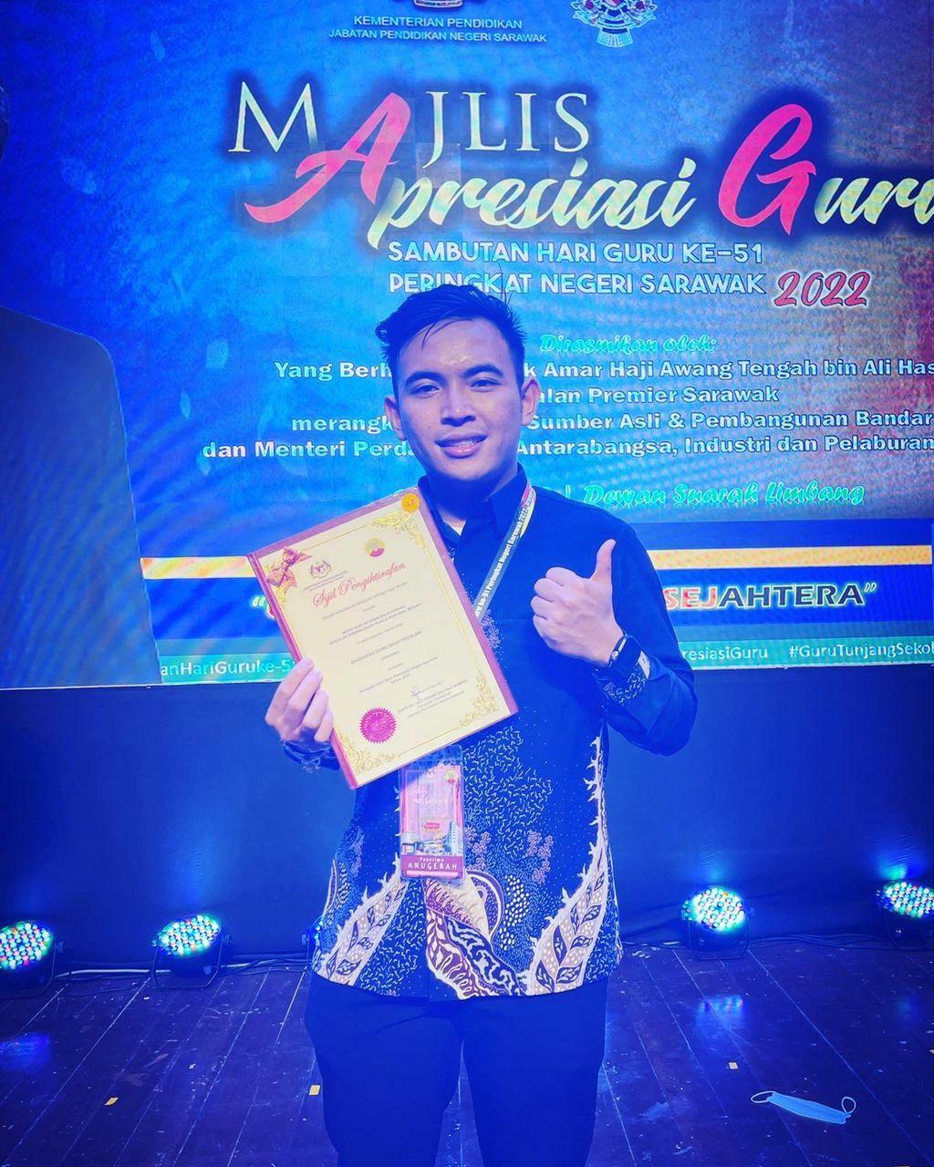 仅执教3年获内陆老师坚毅奖,莫哈末诺菲希占:“一想到学生,再苦都值得”