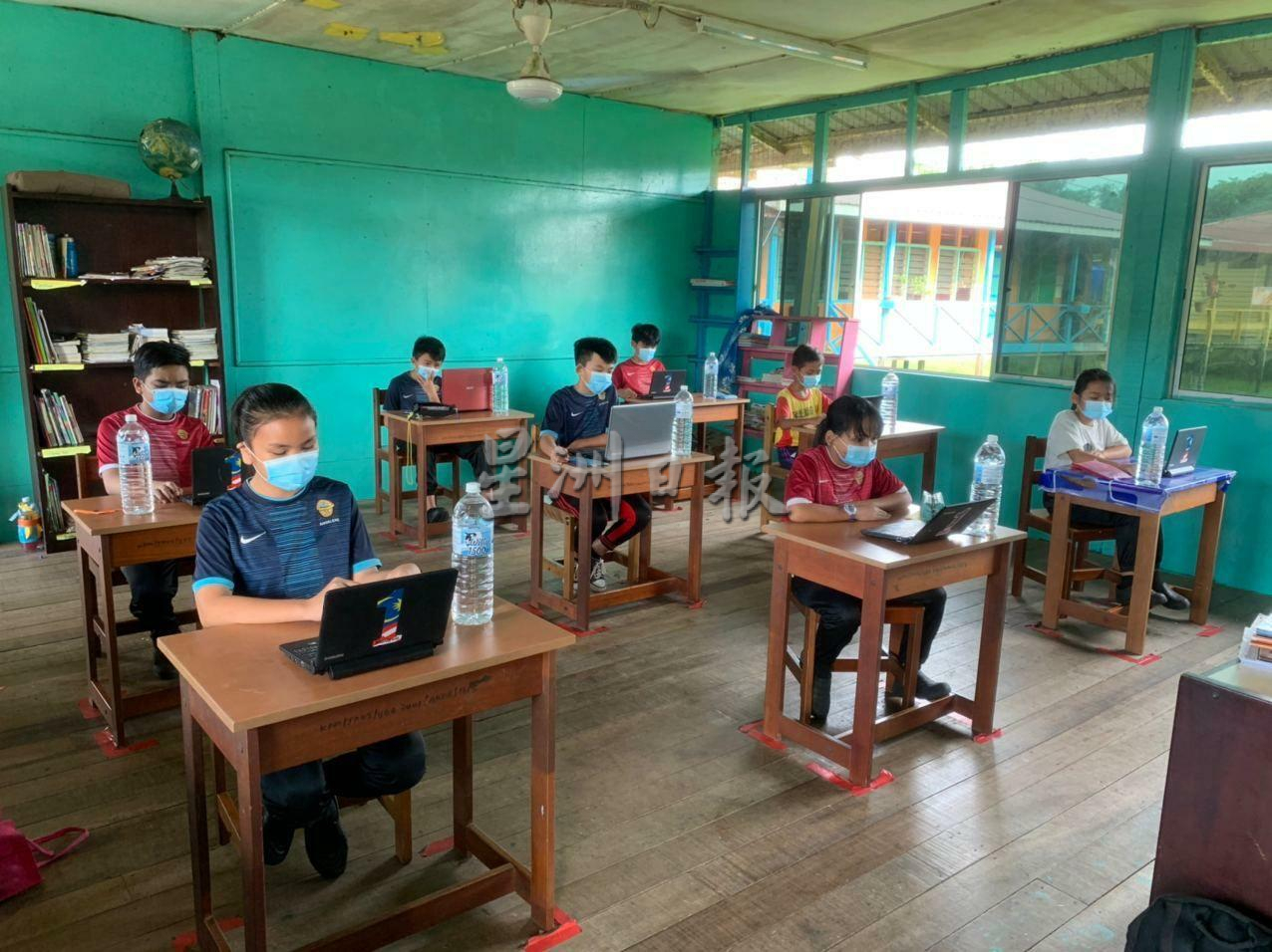 仅执教3年获内陆老师坚毅奖,莫哈末诺菲希占:“一想到学生,再苦都值得”