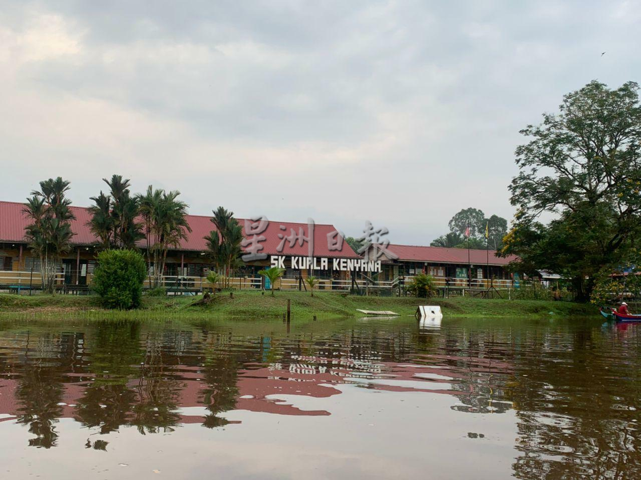 仅执教3年获内陆老师坚毅奖,莫哈末诺菲希占:“一想到学生,再苦都值得”