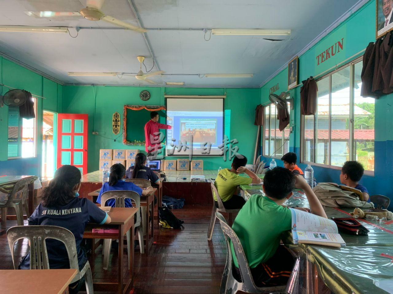 仅执教3年获内陆老师坚毅奖,莫哈末诺菲希占:“一想到学生,再苦都值得”