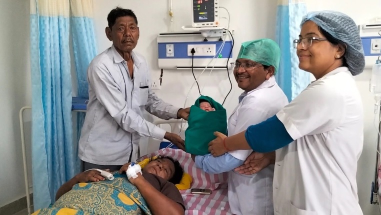 3次人工受孕终成功 70岁老妇首次当妈