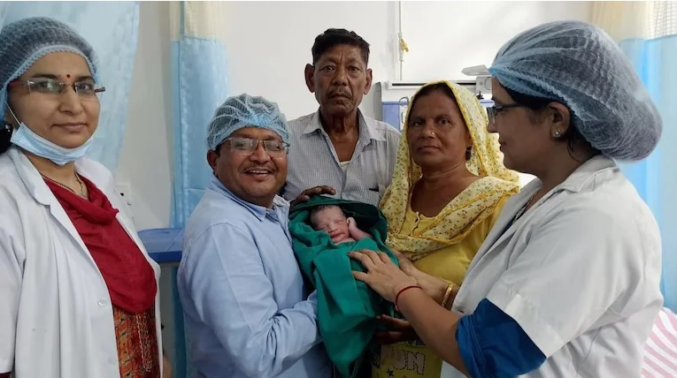 3次人工受孕终成功 70岁老妇首次当妈