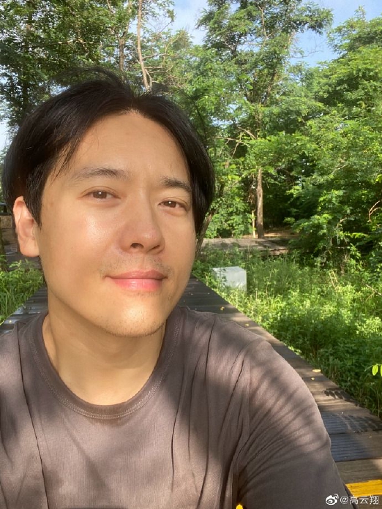 40岁生日晒自拍 高云翔叹认请了几个人