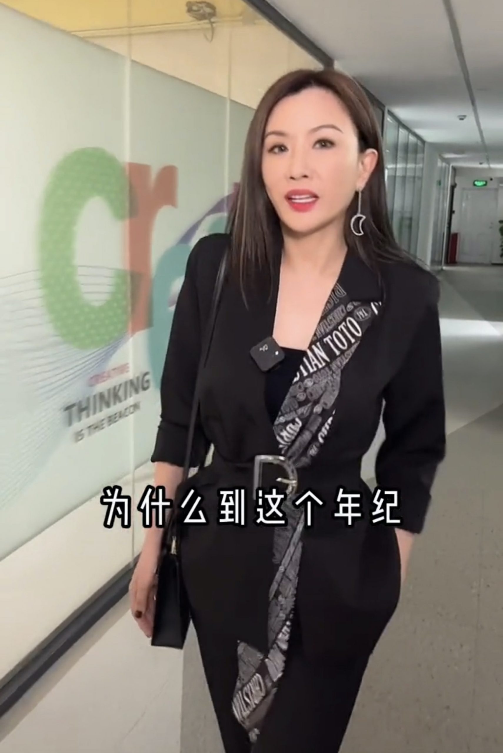 50岁张文慈经常被催婚 拍视频以4字回应