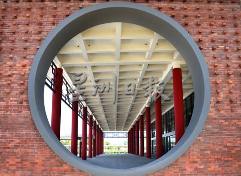 6/8见报∕下篇∕拉曼大学系列专访 /回首过去 展望未来