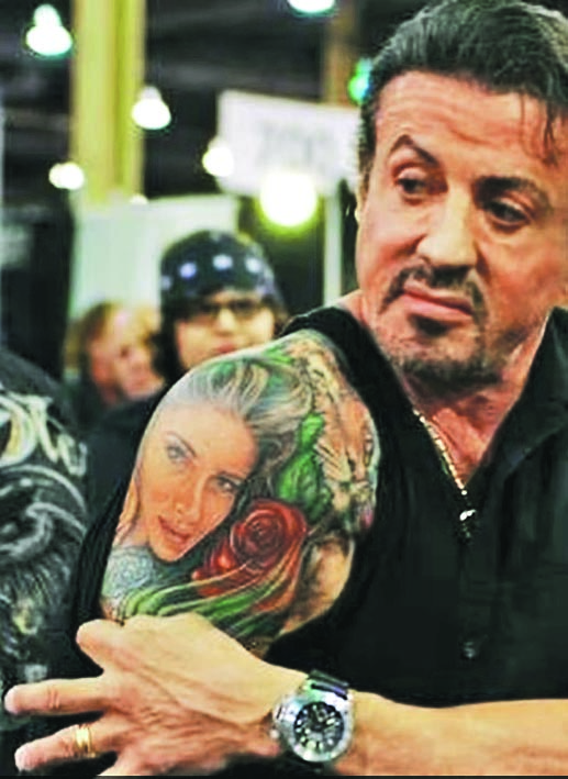 76岁史泰龙闹婚变? 爱犬文身取代老婆肖像