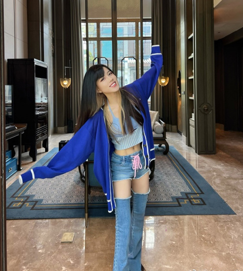 By2妹暴瘦大腿像筷子  姐深夜发文：是危险信号