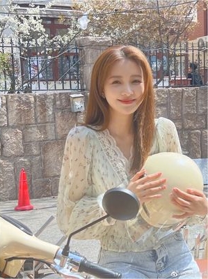 昔称“怕孙怡爱上我老公” 包文婧直播遭洗版骂爆泪崩