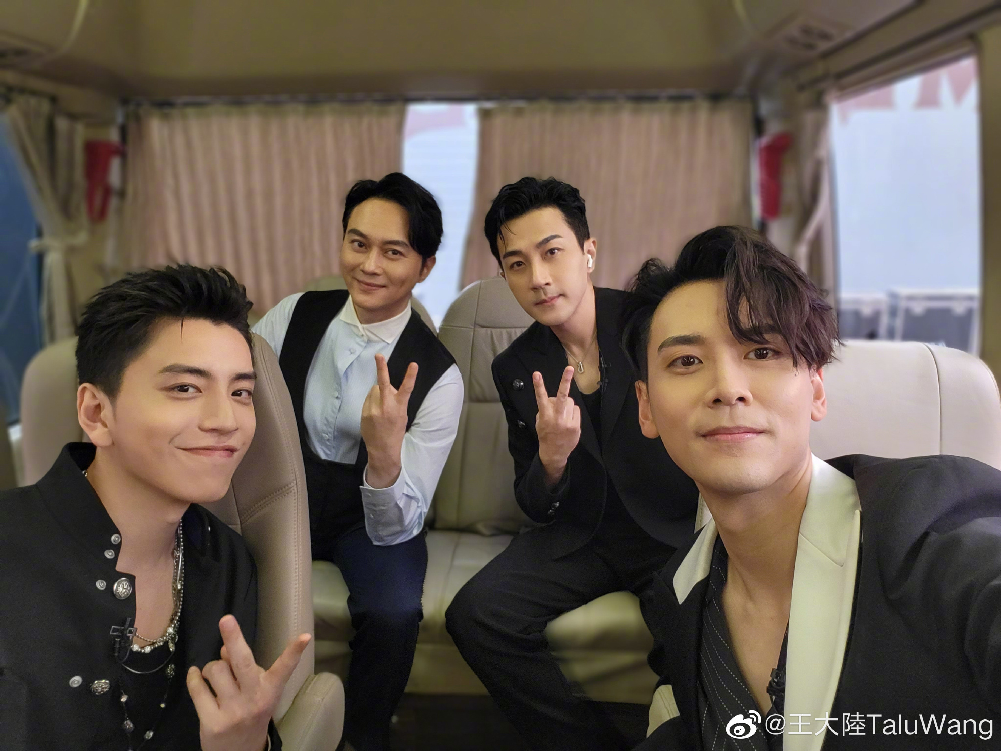 蔡卓宜实锤恋情 背包挂王大陆头像放闪