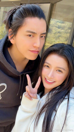 蔡卓宜实锤恋情 背包挂王大陆头像放闪