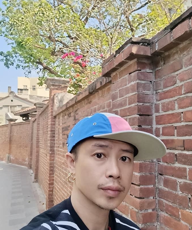 被酸过气狂蹭妹|怼爆料者道歉没意义 弹头吐艺人悲哀