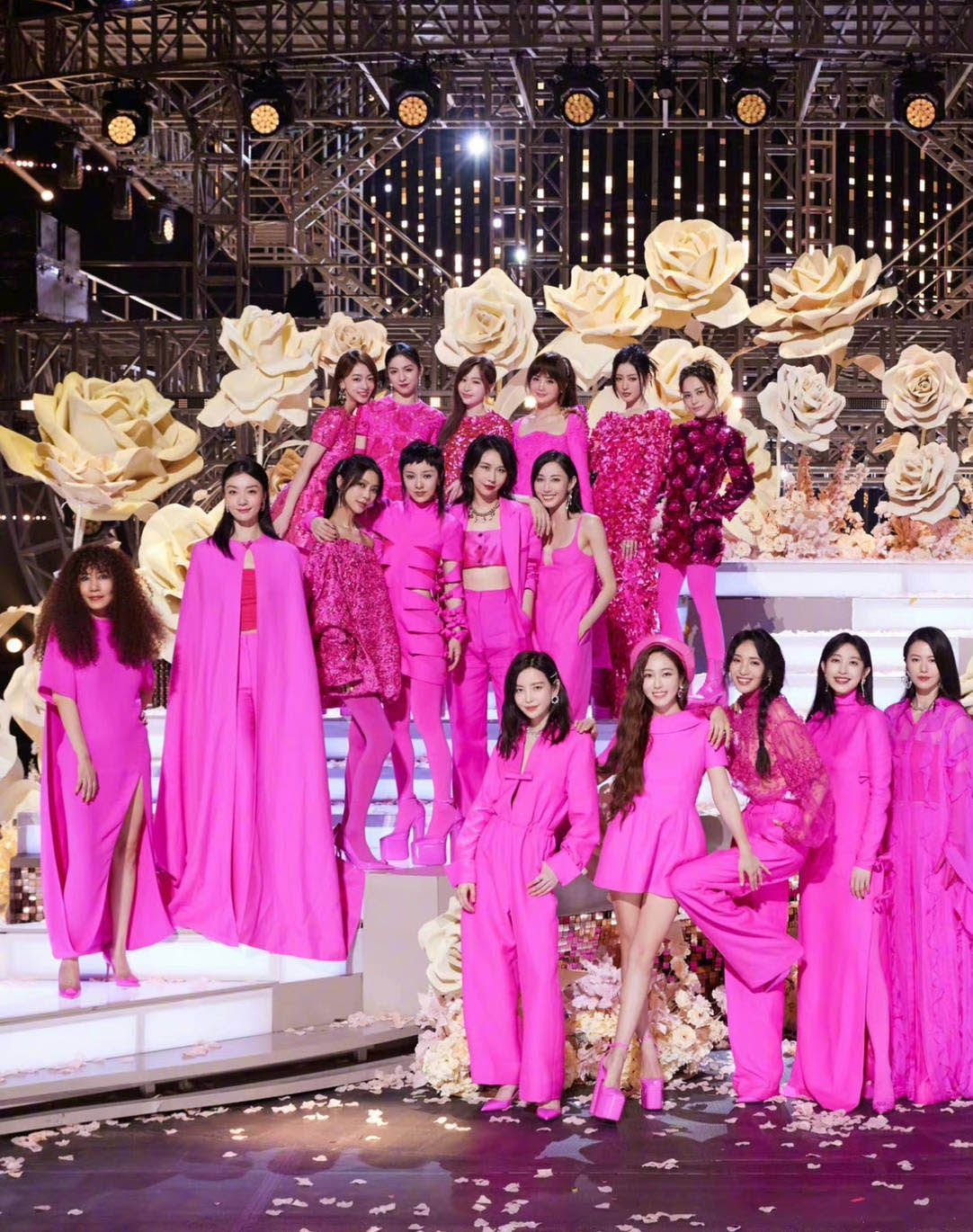 《乘风破浪》收官|《三天三夜》成禁忌? 王心凌队长秀一剪没