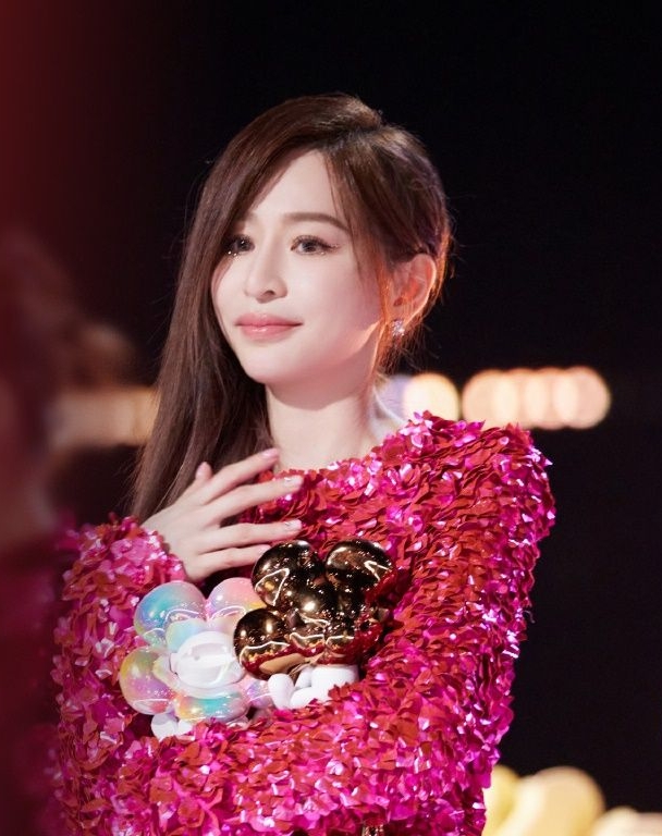 《乘风破浪》收官|《三天三夜》成禁忌? 王心凌队长秀一剪没