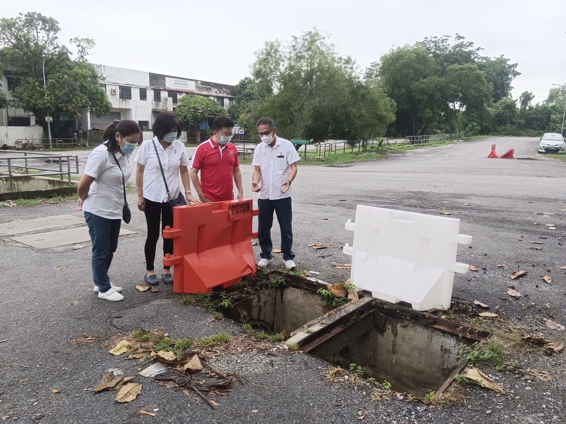 万里望4地路洞久未修 威胁道路使用者安危