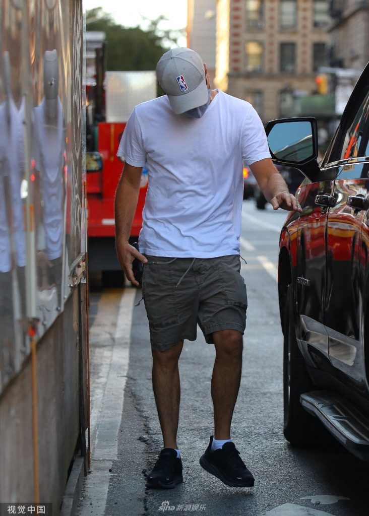 不交25岁以上女友？里奥纳度被爆与模特儿女友分手