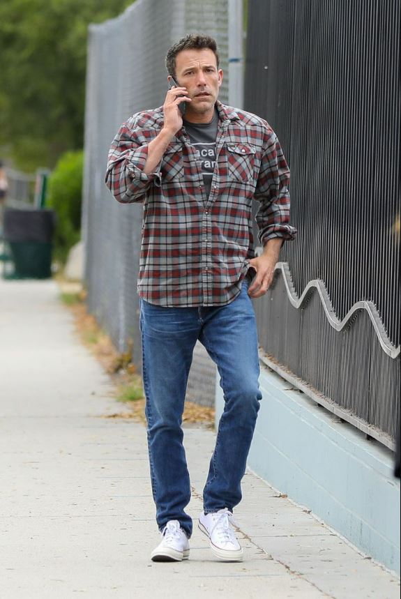 与珍珍妮花结束蜜月 宾艾弗力双颊凹陷模样憔悴