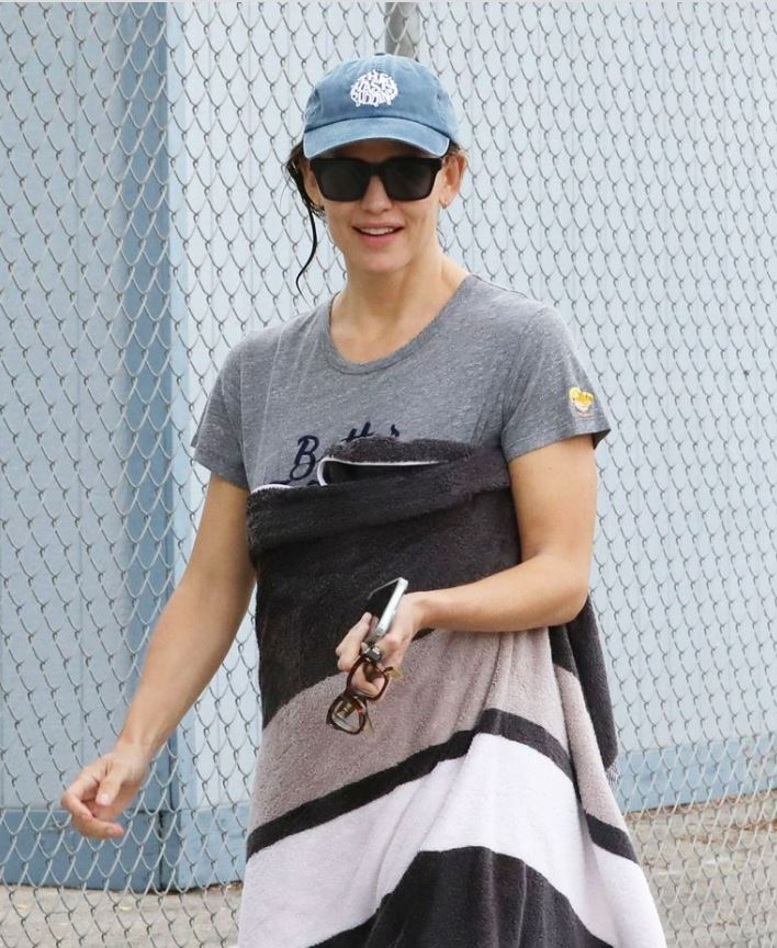 与珍珍妮花结束蜜月 宾艾弗力双颊凹陷模样憔悴