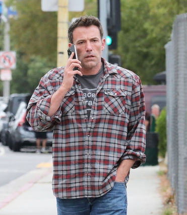 与珍珍妮花结束蜜月 宾艾弗力双颊凹陷模样憔悴