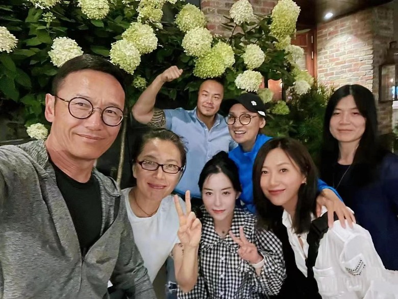 与苗侨伟夫妇同学泰拳 徐静蕾穿着松身网疯猜有孕