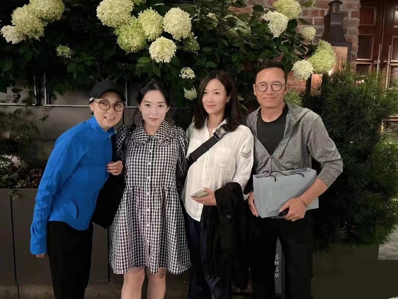 与苗侨伟夫妇同学泰拳 徐静蕾穿着松身网疯猜有孕