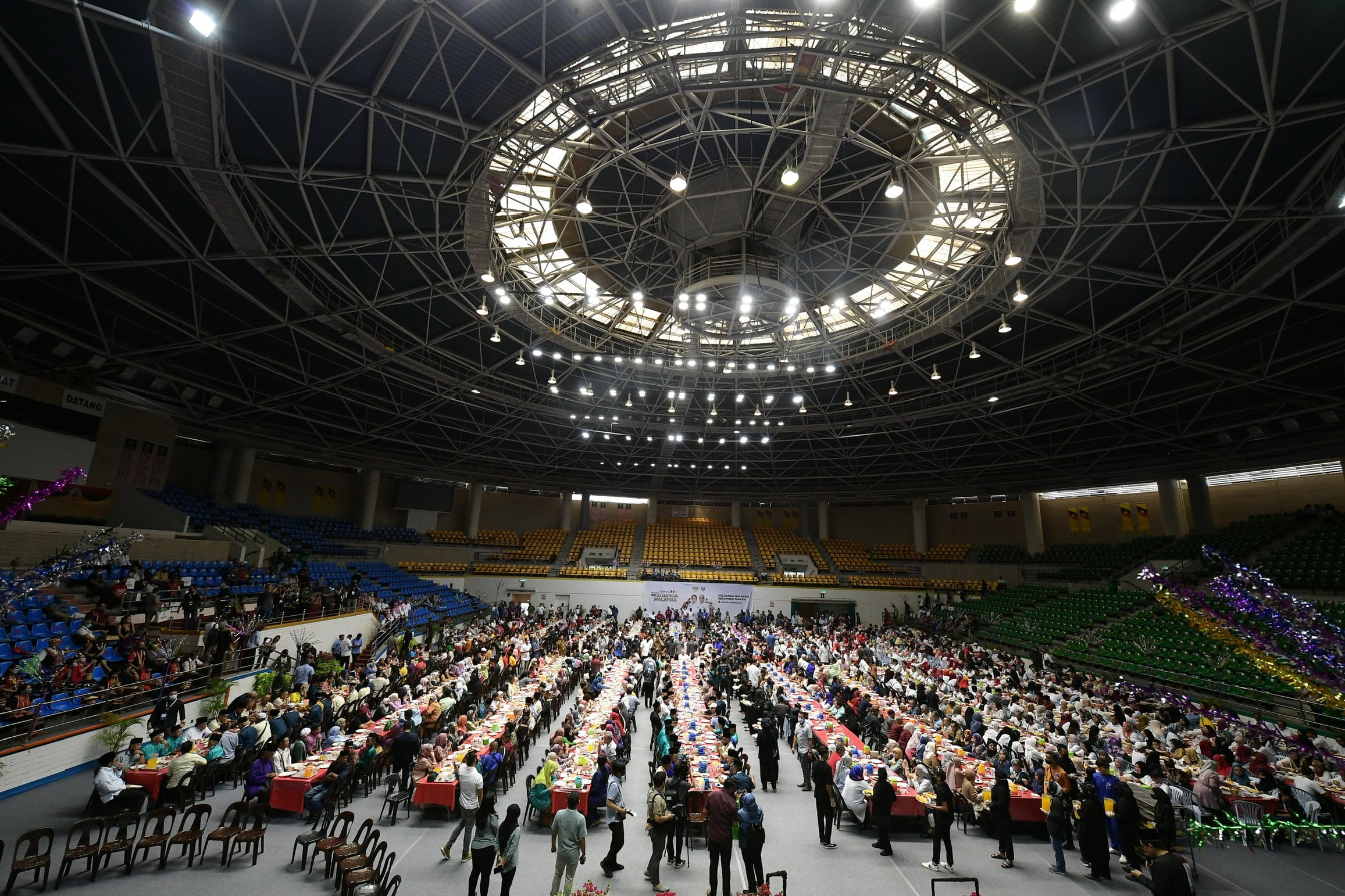 与首相人民宴会场面