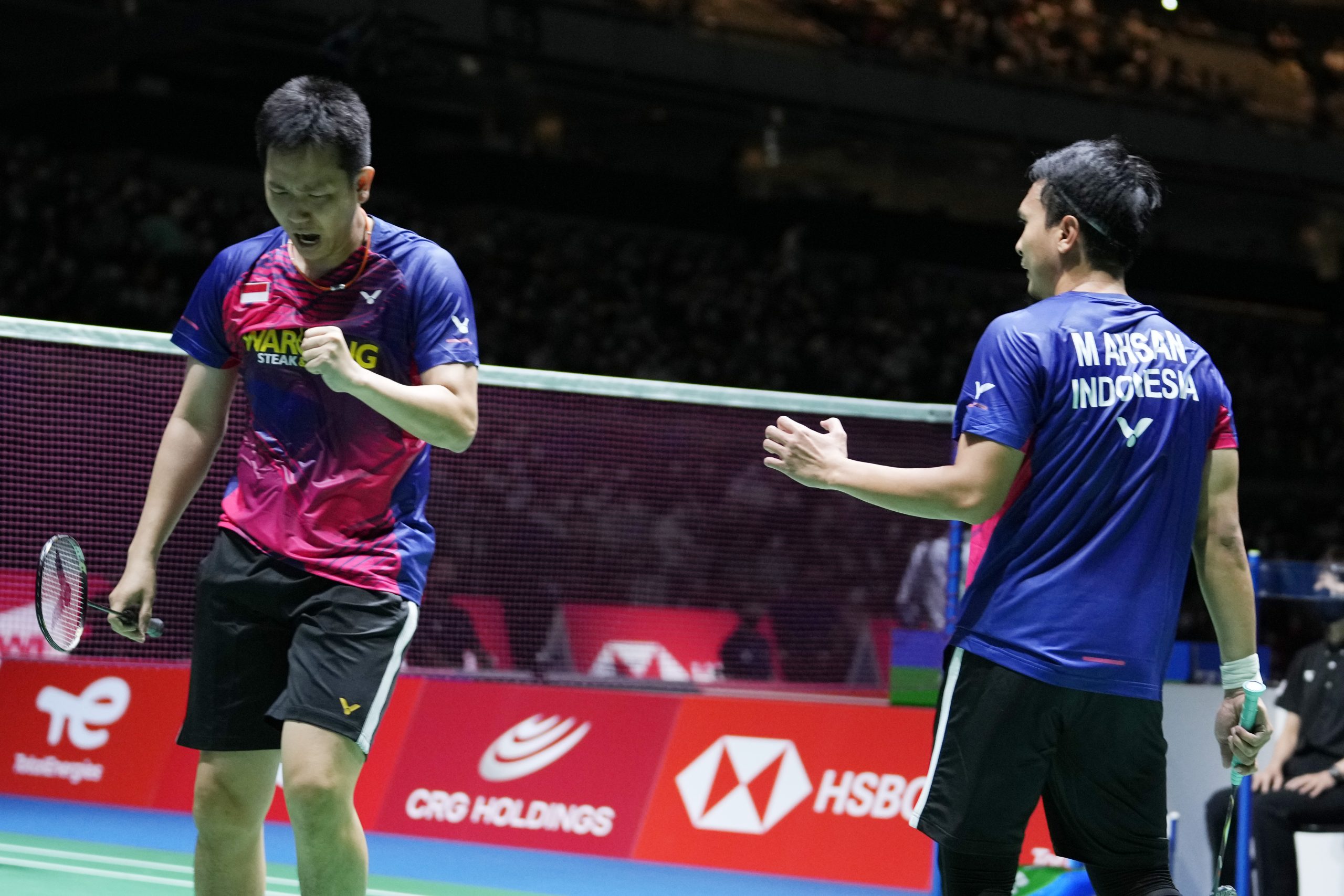 东京世羽赛| 以柔克刚险胜德组合 爸爸组合续保持专注