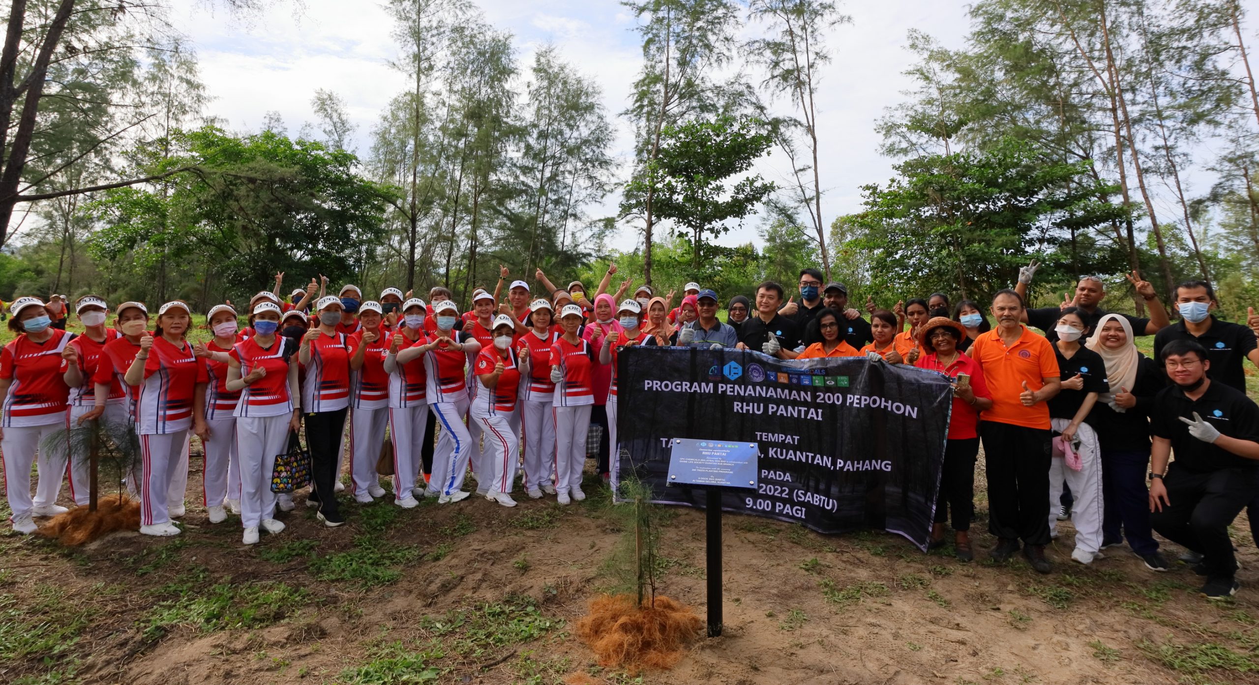 东:市政厅在哥罗乐公园种树200棵。