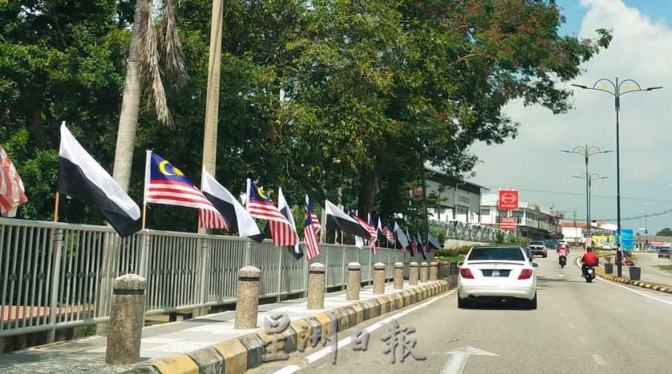 东：掀购买国旗买气 商家补货应付市场需求