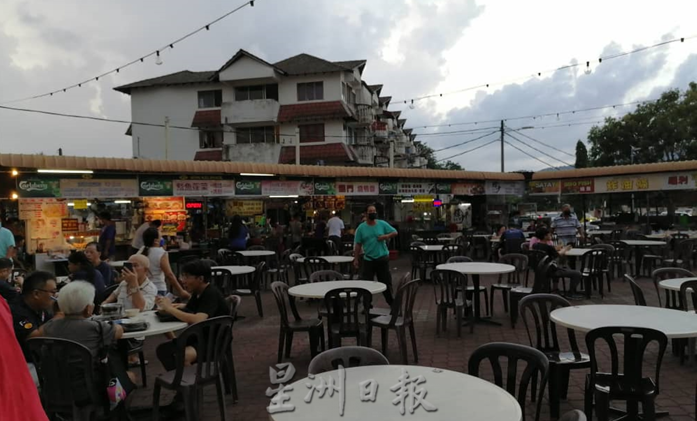 东:疫情期间员工难请,顾客自助取餐成餐饮业新趋势。